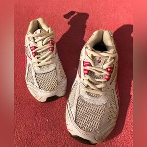 Reebok Women’s Susan G. Komen Relay For Life Running Shoes Size 8.5